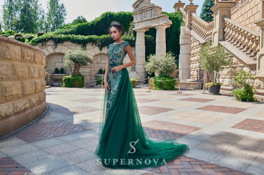 Guipure evening dress with a removable train on wholesale from Super Nova. VN-038